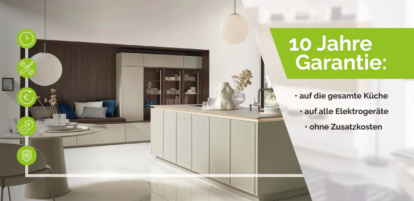 Moderne Küche mit Hinweis auf 10 Jahre Garantie und umfassenden Service